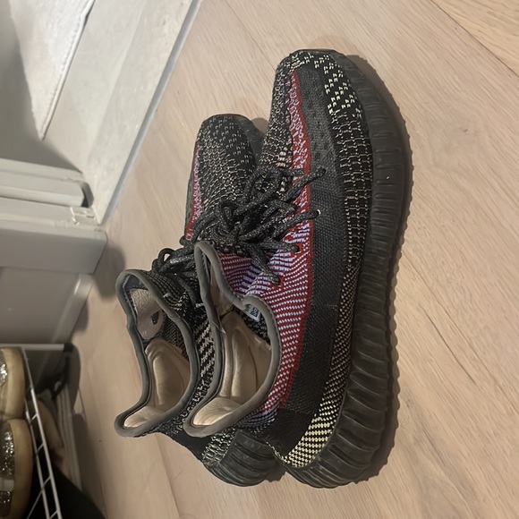 Adidas Yeezy Boost 350 V2 - Picture 2 of 4